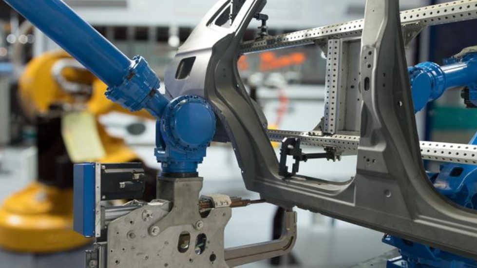 La robótica en la fabricación de automóviles y el futuro del trabajo