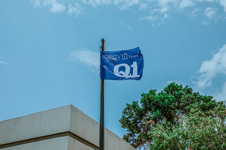 Image of the sky with a blue flag that says Q1