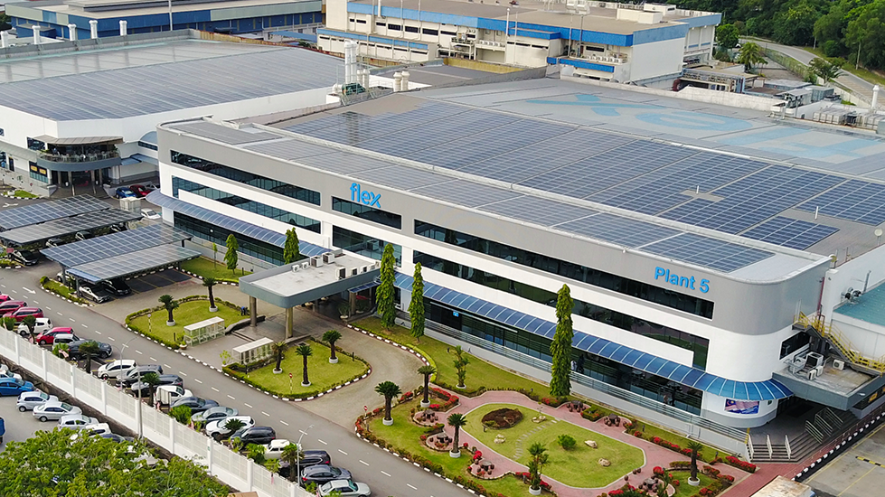 Flex-Standort mit Solarmodulen auf dem Dach für saubere Energie zur Reduzierung der Treibhausgasemissionen