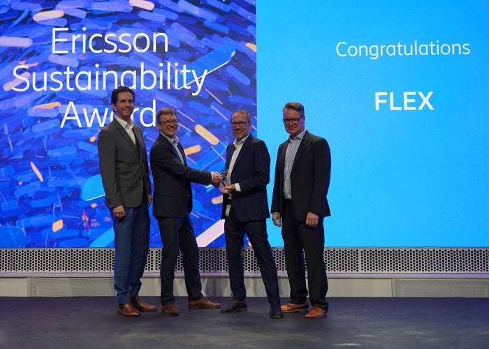 miembros de Flex recibiendo el Premio Ericsson a la Sostenibilidad